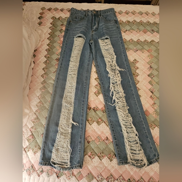 Almost Famous Denim - Almost Famous 90's Fit Bootcut Jeans- Distressed/Ripped -  Size 0